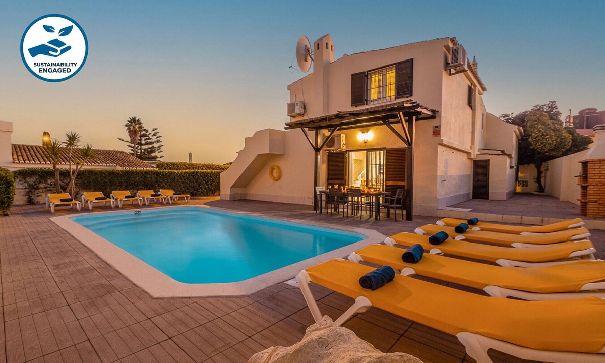 Areias de Sao Joao Villa | Villa with pool and BBQ in Oura