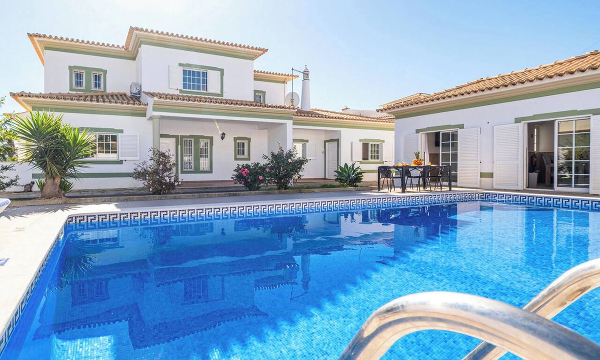 Albufeira Villa | Villa with Saltwater Swimming Pool