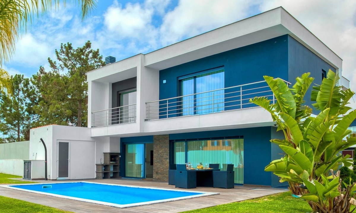 Corroios Villa | Vita Portucale|Chic Luxe Villa w/Saltwater Pool