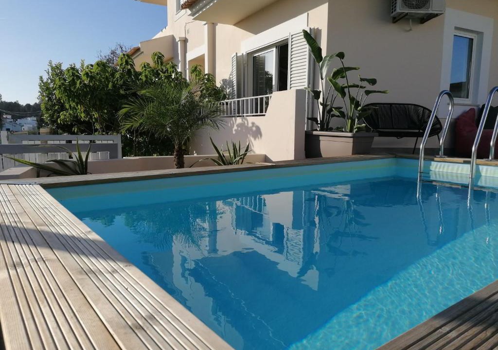 Portimao Villa | Vivenda Geminada com piscina a 10 minutos a pé da praia, by QoZzy