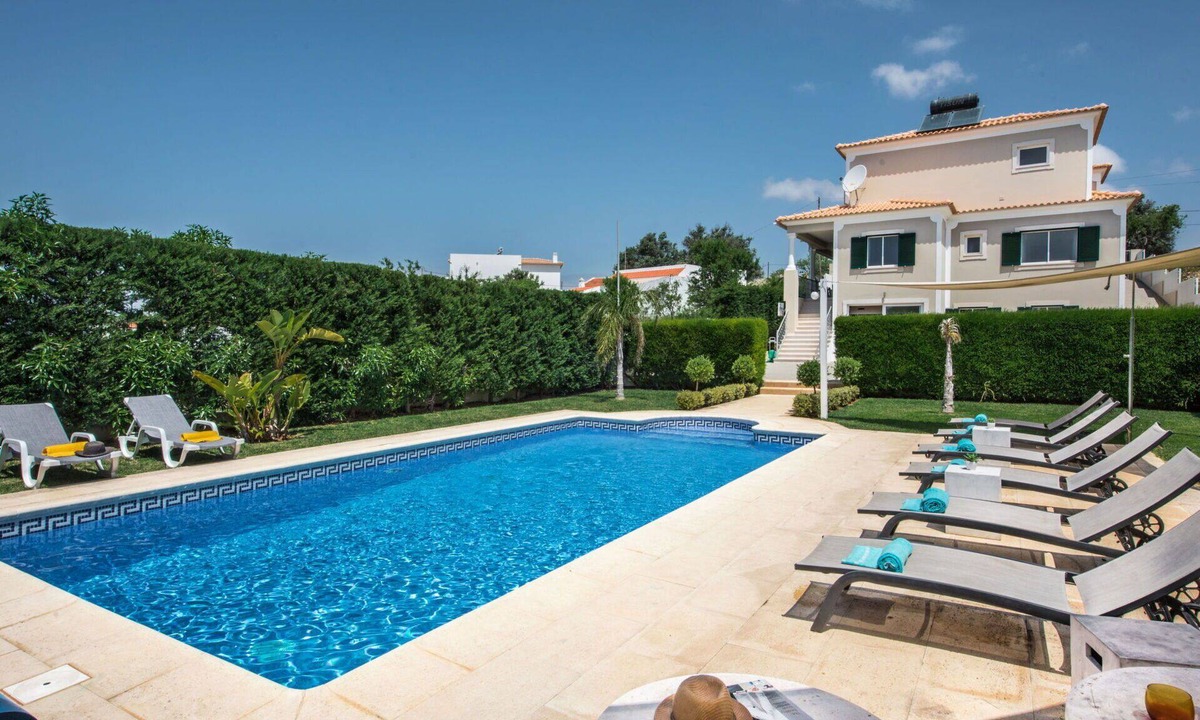 Albufeira Villa | Wonderful private villa for 10 people with A/C, WIFI, private pool, TV and terrace