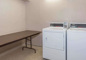 Explore Local Museums! 2 Classy Units, Pool, Near Museum of Florida History in Tallahassee
