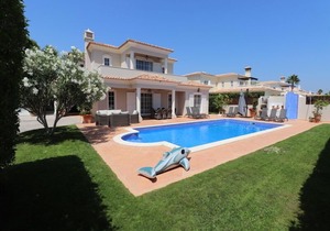Four Bedroom Villa in Varandas do Lago - T148 in Almancil