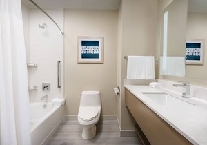 Great Deal! Pool, Free Grab-and-Go Breakfast, Family Vacation in Marathon