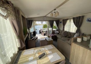 Lakeside Retreat 4 with hot tub, private fishing peg situated at Tattershall Lakes Country Park in Tattershall
