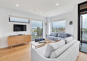 Takapuna Contemporary 2BR w/Carpark in Auckland