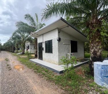 Chumphon Villa | บ้านสวนริมน้ำยางยวนโฮมลอดจ์พูลวิลล่า