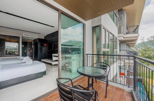 Patong Apartment | 1 BR Sleeps 3 &Pool by patong beach-the charmC197