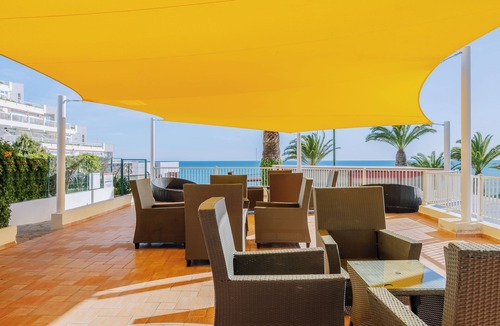Oura Hotel | 1BR Apartment w/Kitchenette Steps from Praia da Oura - Pakring | 3 Units