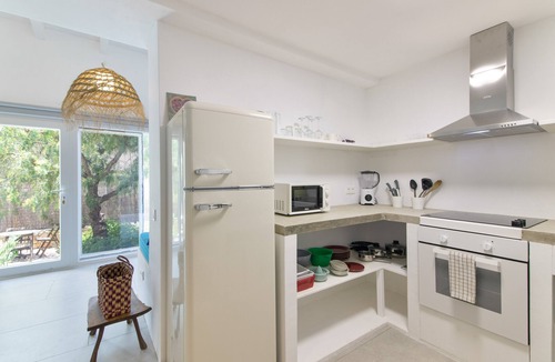 Moncarapacho e Fuseta Cottage | 2-Bed Algarve Retreat with Yoga, Pilates and Natural Pool