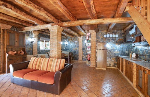Monte Raposo House | 2-bed Holiday Apartment with Pool, Wi-Fi, Garden & Terrace