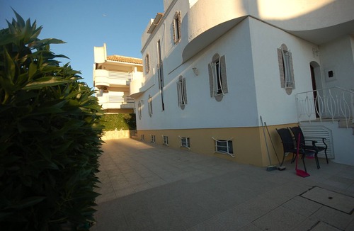 Quarteira Villa | 2 bedroom Villa Vilamoura near center