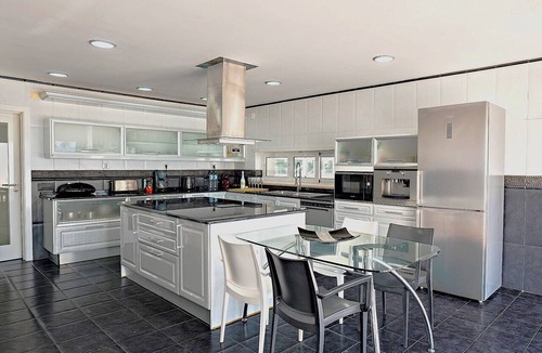 Palmela Villa | 2 POOLS, FOOTBALL PITCH, TENNIS COURT, CINEMA ROOM, GYM, BAR, PRIVATE CHEF