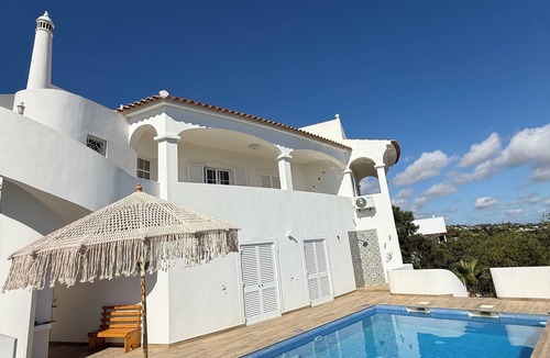 Loule Villa | 3-bedroom house with a pool, set in the mountains, near the beach and a golf course. Gardens, a pool, and fun