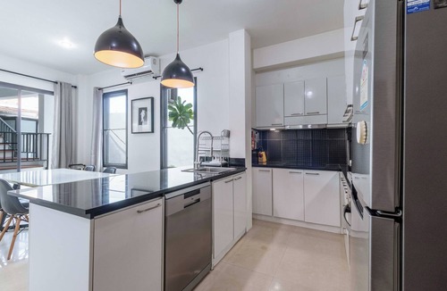 Cherngtalay Villa | 3BR Pool Villa Near Boat Avenue V303
