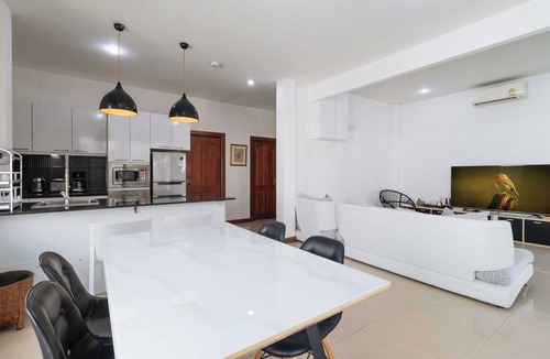 Cherngtalay Villa | 3BR Pool Villa Near Boat Avenue V303