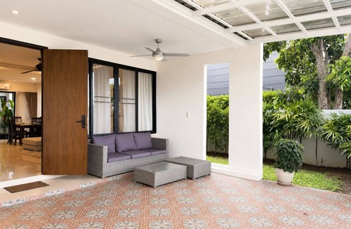 Laguna Villa | 3BR Townhouse with Jacuzzi & Lake View |CapitalPro