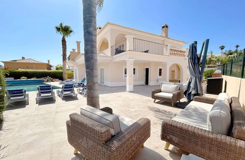 Albardeira House | 4 bedroom Family Villa w/Private Pool + AC + Wi-Fi + Pool heating available