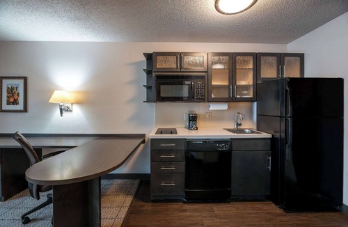 Fossil Creek Hotel | 4 Units | Outdoor BBQ Grill | Free Parking | Near Garden