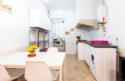 Santa Isabel Apartment | 5-Bedroom Apartment in the City Center, Rato