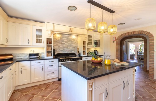 Mato Serrao Villa | 5 Bedroom Villa With Pool, Hot Tub And Sea View. Walking Distance of Town