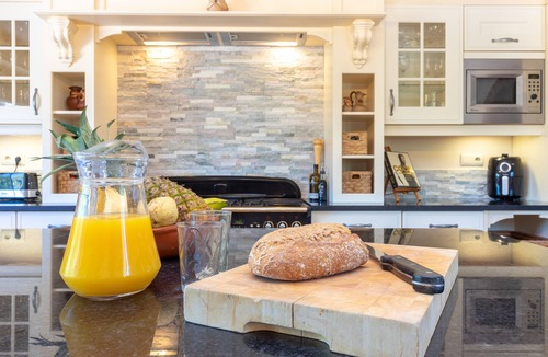 Mato Serrao Villa | 5 Bedroom Villa With Pool, Hot Tub And Sea View. Walking Distance of Town