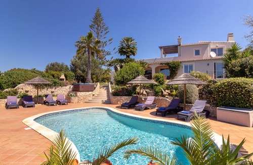 Mato Serrao Villa | 5 Bedroom Villa With Pool, Hot Tub And Sea View. Walking Distance of Town