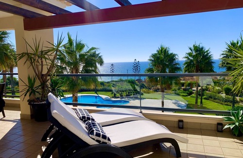Porto de Mos Apartment | 5* STAR OCEAN VIEW APARTMENT- By the Beach, 2 Pools, Sauna, Jacuzzi Hot tub, Gym