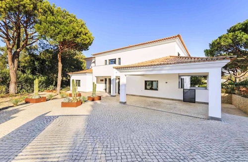 Almancil Villa | 5 Star Villa Magnolia – Luxury Lakefront Retreat