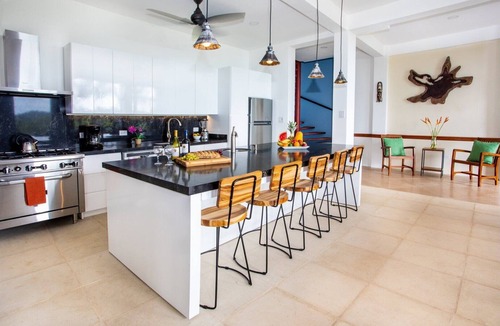Manuel Antonio Villa | 5BR Luxury Hilltop Villa 270° Ocean Views Infinity Pool Wildlife