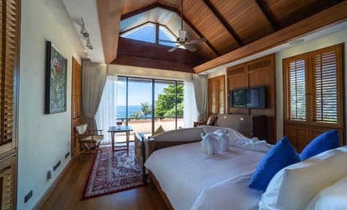 Kata Villa | 5BR Sea View Pool Villa - 3-Min Walk to Kata Beach - Villa Apsara by Warm Plus