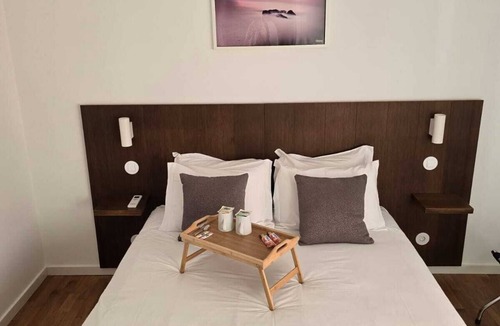 Colares Other | 7 Apartment with 1 bedroom+bathroom+chiling room and kitchenet