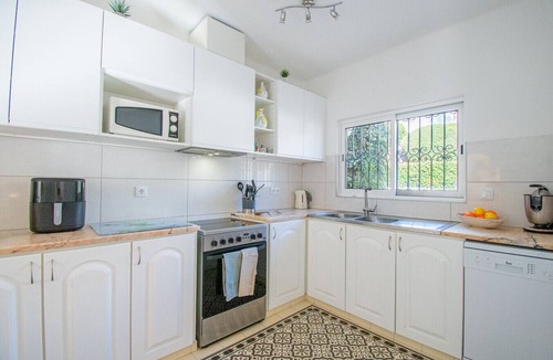 Areias Dos Moinhos Ski Chalet | 99 ADM Casa Mendes Fabulous townhouse with shared pool