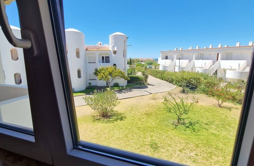 Alporchinhos Condo | A vacation not to be missed with an adult pool/a children's pool, close to the beach