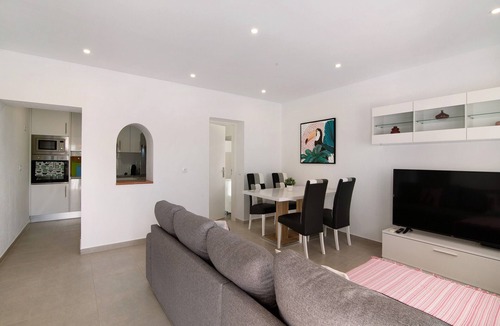 Pechao House | Adelino Holiday Home Guesthouse with Garden, Grill, A/C & Wi-Fi