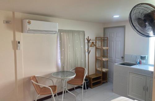 Hua Toei House | Aiem-Wilai Guesthouse