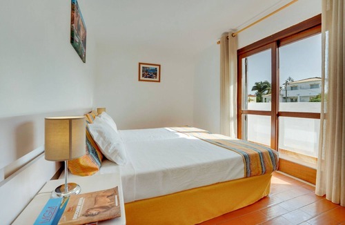 Albufeira Hotel | Albufeira Coastal Stay Moments from Beaches and Nightlife Hotspots