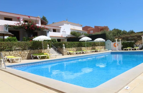 Albufeira Hotel | Albufeira Coastal Stay Moments from Beaches and Nightlife Hotspots