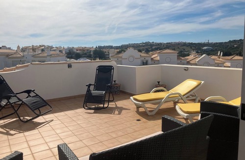 Albufeira Villa | Albufeira holiday villa with large sun terrace shared pool and quiet location,