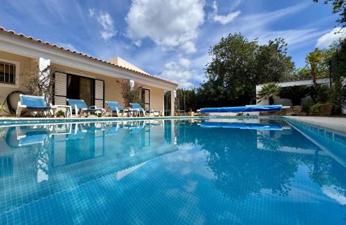 Campina Villa | Algarve Country Villa 1 With Pool by Homing
