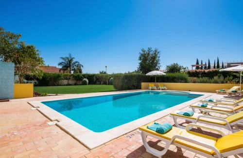 Olhao Villa | Amapola in Quelfes with 4 bedrooms and 4 bathrooms