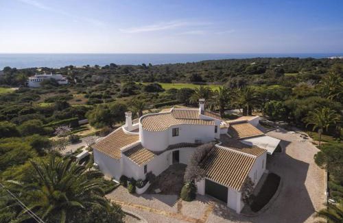 Caramujeira Villa | Amazing Carvoeiro Villa 4 Bedrooms Villa Jasmin Walking Distance