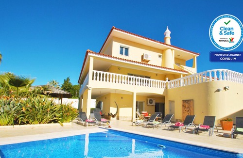 Montechoro Villa | AMAZING VILLA, AIR CON, WI-FI, PRIVATE POOL, CLOSE TO ALL AMENITIES