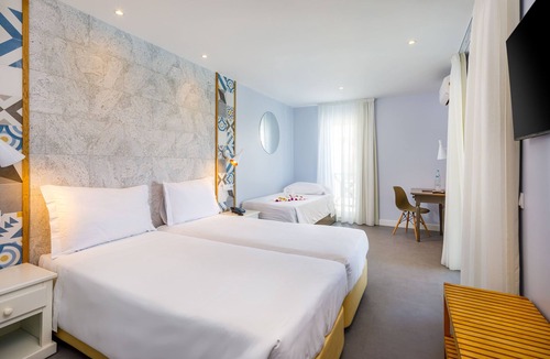 Aldeia das Acoteias Hotel | AP Adriana Beach Resort