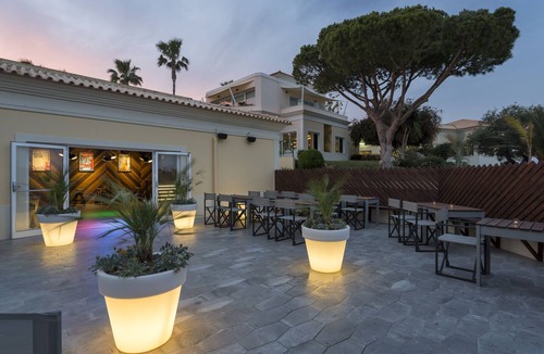 Aldeia das Acoteias Hotel | AP Adriana Beach Resort