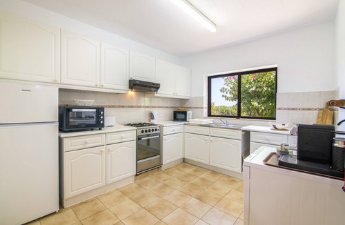 Silves Apartment | Apartment 'Two Bedroom 2' with Shared Pool, Wi-Fi and Air Conditioning