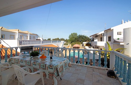 Manta Rota Villa | Apartment 'Andar de Moradia' with Sea View, Balcony, Shared Pool & Wi-Fi
