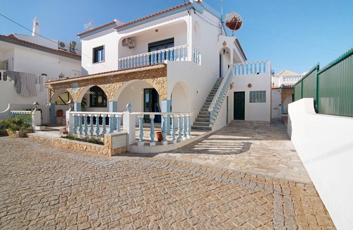 Manta Rota Villa | Apartment 'Andar de Moradia' with Sea View, Balcony, Shared Pool & Wi-Fi