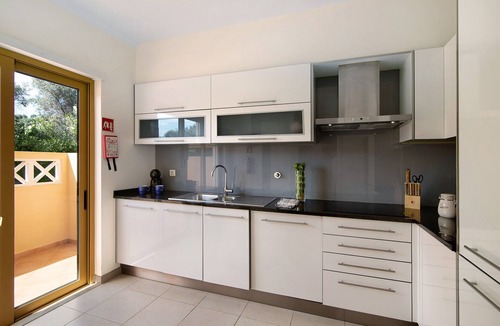Sesmarias Apartment | Apartment 'Albufeira Townhouse Beach' with Shared Pool, Wi-Fi and Air Conditioning