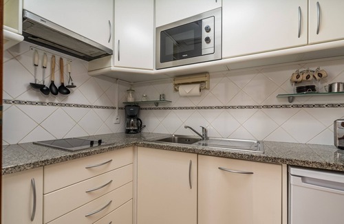 Torralta Apartment | Apartment 'Alvor Beach Front Line Bay' with Sea View, Wi-Fi and Air Conditioning
